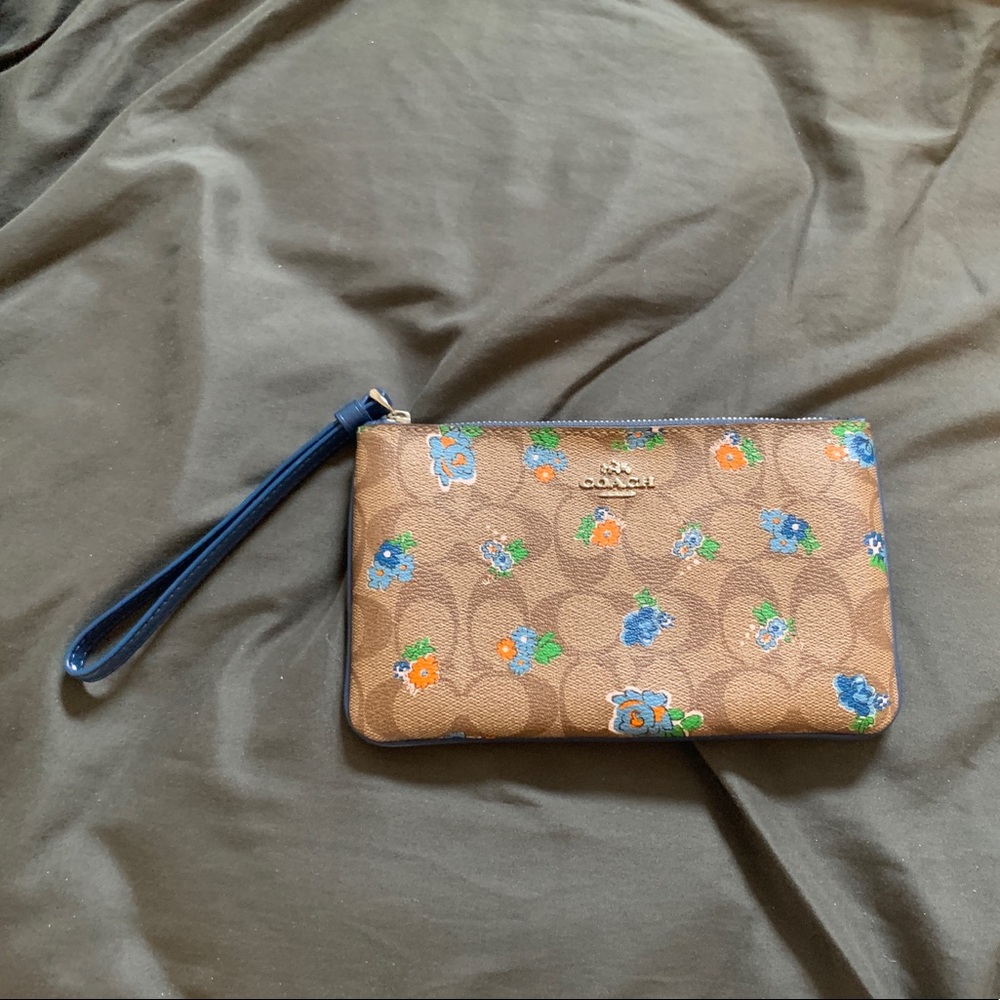 COACH Wristlet/a Wallet 🌸🌼
